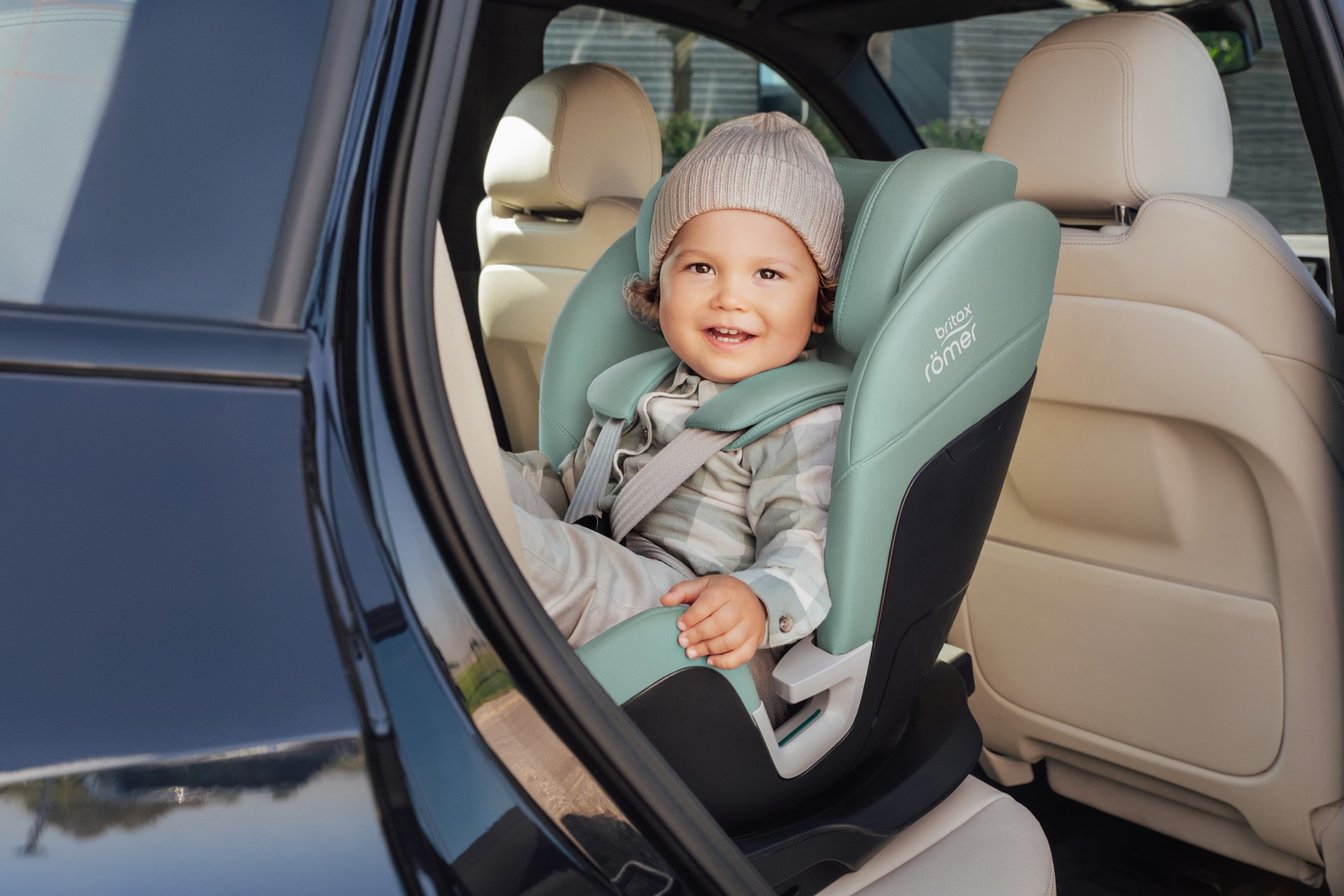 SWIVEL: обзор поворотного автокресла Britax